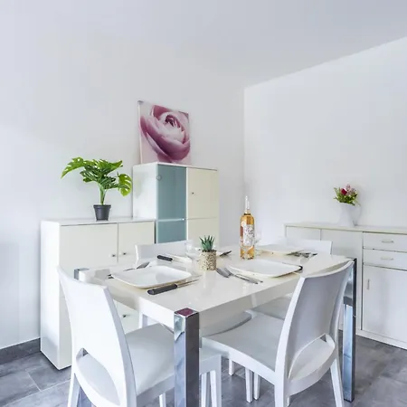 Port Raphael-2 By Interhome Lejlighed